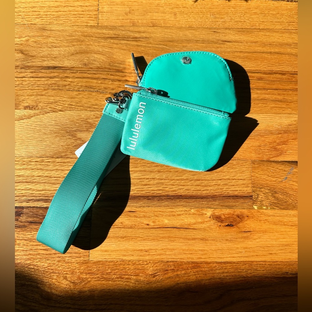 lululemon Dual Pouch Wristlet Paradise Green/Vapor NWT